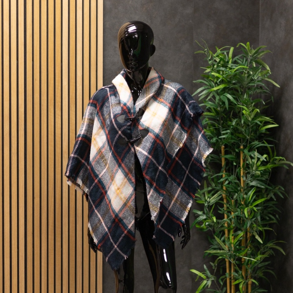 Francesca’s Plaid Poncho, Size O/S
